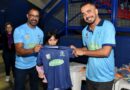 Prefeitura e Sada Cruzeiro entregam uniformes para alunos do projeto Sada Vôlei